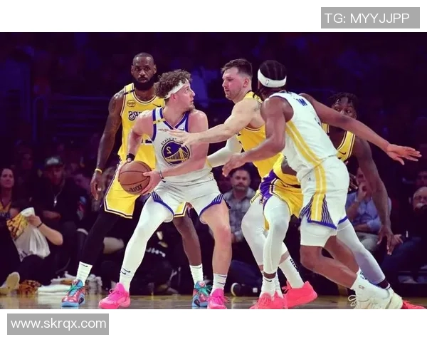 2015年12月17日勇士与太阳的激烈对决回顾与精彩瞬间分析